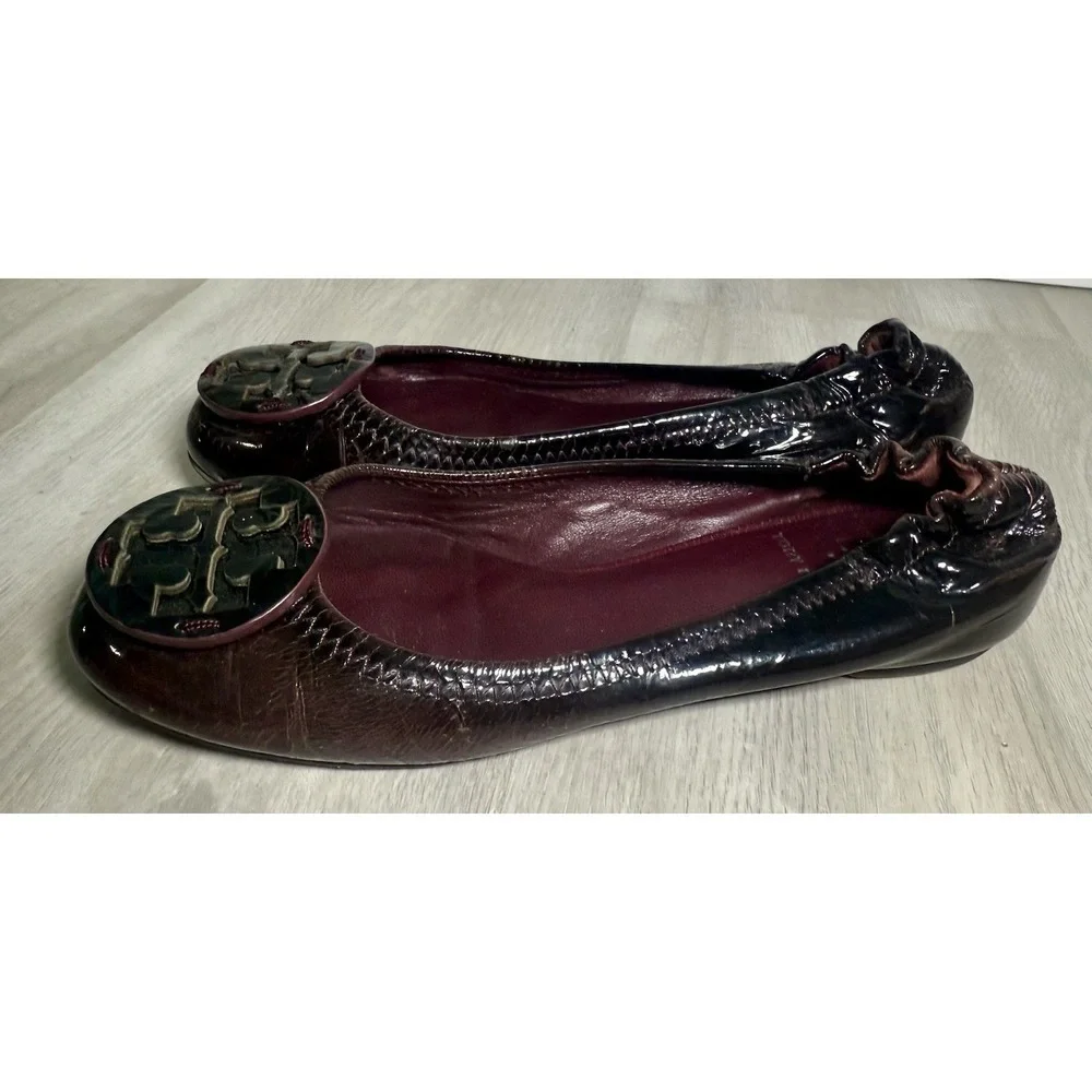 Tory Burch Reva Ballet Flats Dark Brown‎ Patent Leather Embellished Logo sz 5